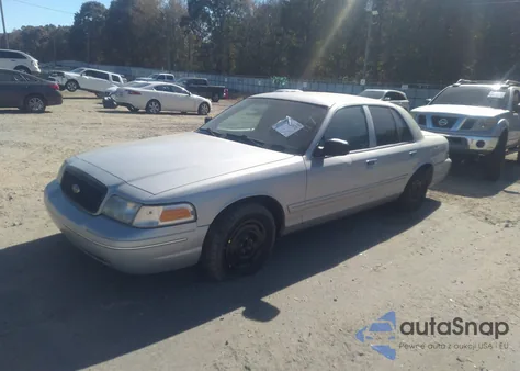 2003 Ford Crown Victoria Police z USA, uszkodzony, nr VIN 2FAHP71W33X176207